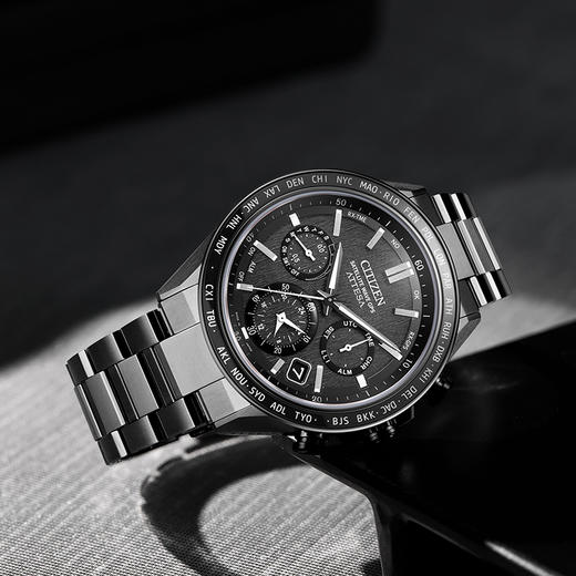 西铁城/CITIZEN光动能卫星对时万年历时尚男腕表CC4058-67X 商品图3