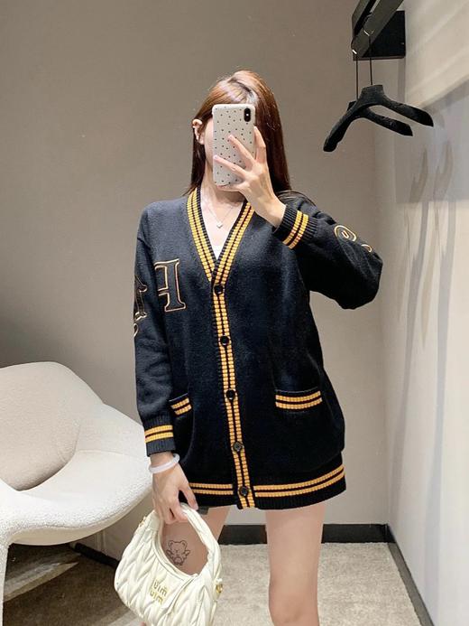 P家 黄边字母开衫（JN） 商品图3