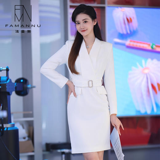 IWY/气质白色收腰显瘦西装连衣裙女上镜主持职业长裙美容院正装Q761 商品图1