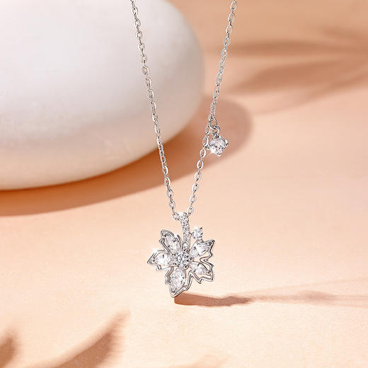 卡蒂罗/KADER 枫叶物语项链 枫叶像思念爱意传达精致百搭吊坠 满镶宝石时尚穿搭拼接链 生日礼品 商品图8