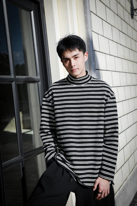 S44241194条纹高领长袖T恤 商品图4