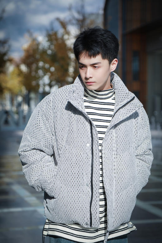 S442574400肌理保暖羽绒服 商品图4