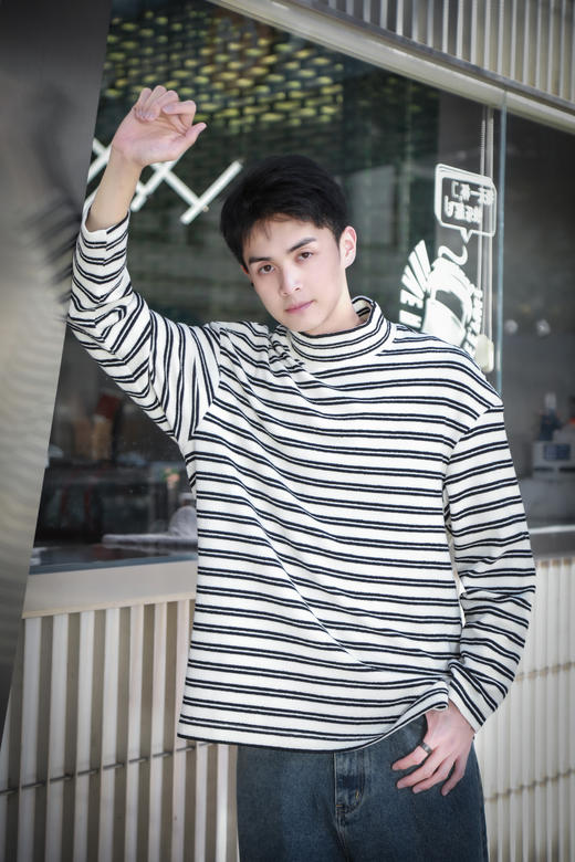 S44241194条纹高领长袖T恤 商品图3