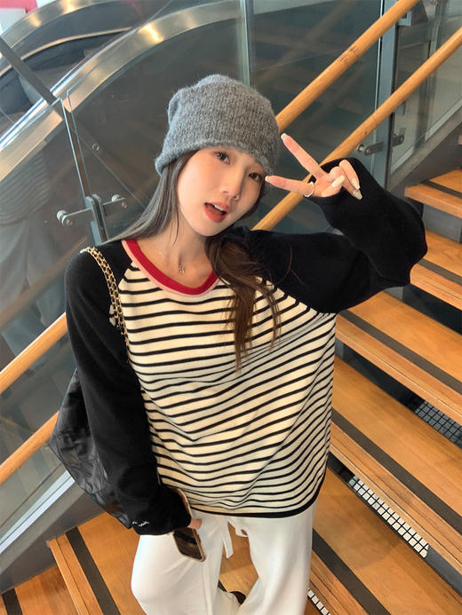 <曾小咸推荐> 	黑白条纹撞色针织长袖 日常109/件 活动价89.99/件！【预售款，预计3-15天发货】 商品图1