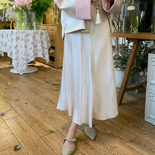 金蘑菇菇 盏月半听曲/斜裁暗纹提压半身裙新中式伞裙 商品图0