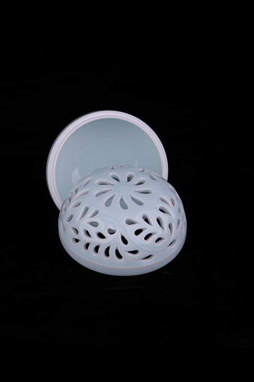 忘如斋·缠枝柳叶纹镂空香薰 商品图1