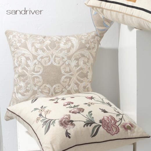 花朵绣花羊绒抱枕 SJF95P588W 商品图3