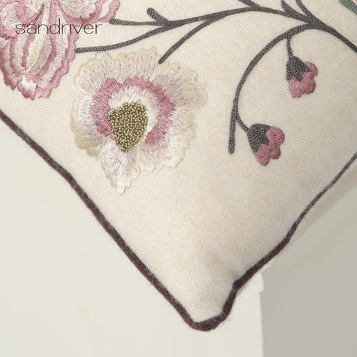 花朵绣花羊绒抱枕 SJF95P588W 商品图2