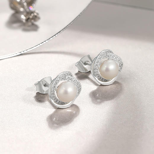 周六福白月光淡水珍珠耳饰女耳畔花开优雅S925银送女友送女友礼物 商品图4