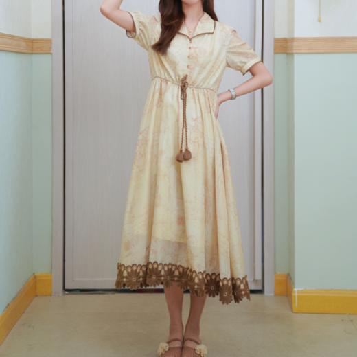 两三事梵高文艺 琉璃年华 2024夏季新款绣花边裙摆印花绑带连衣裙 商品图4