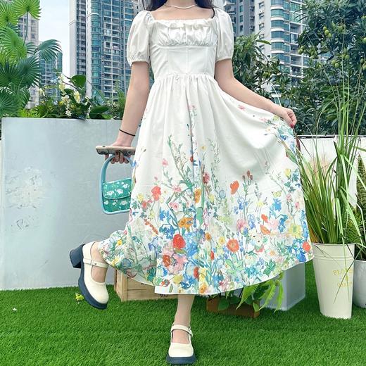 两三事 莫奈花园风夏季新款法式印花度假 复古长裙摆泡泡袖连衣裙 商品图3