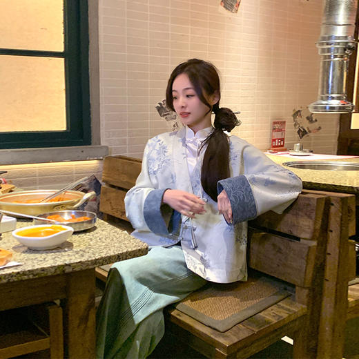 金蘑菇菇 山有木兮 木有枝/ 新中式刺绣 提花 手工盘扣锦缎外套 商品图2