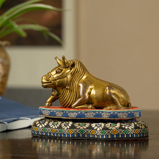 清 铜鎏金卧牛镇纸摆件 商品图0