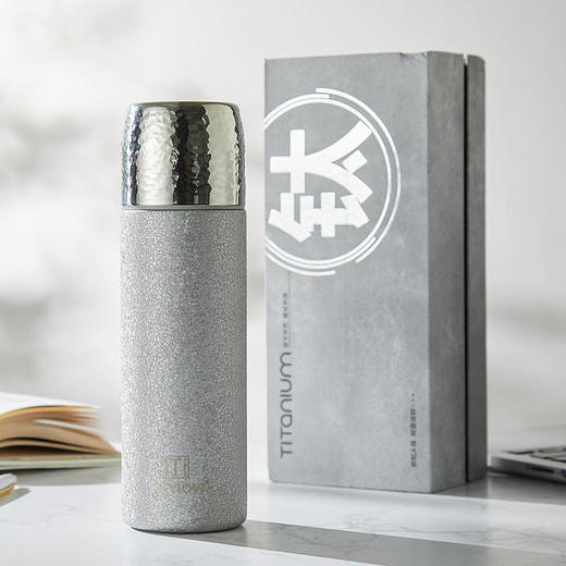  预售7天内发出拾物观心 弱碱水富氢纯钛内胆保温杯+纯钛内胆保温壶，钛内胆（覆钛工艺），500ml1000ml，喝到一口安全、放心热水 商品图1