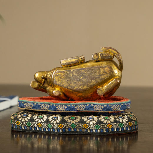 清 铜鎏金卧牛镇纸摆件 商品图3