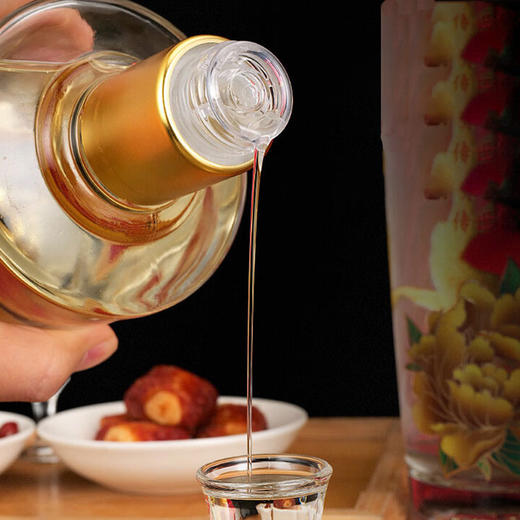 五粮液传世富贵卷轴礼盒装 商品图3