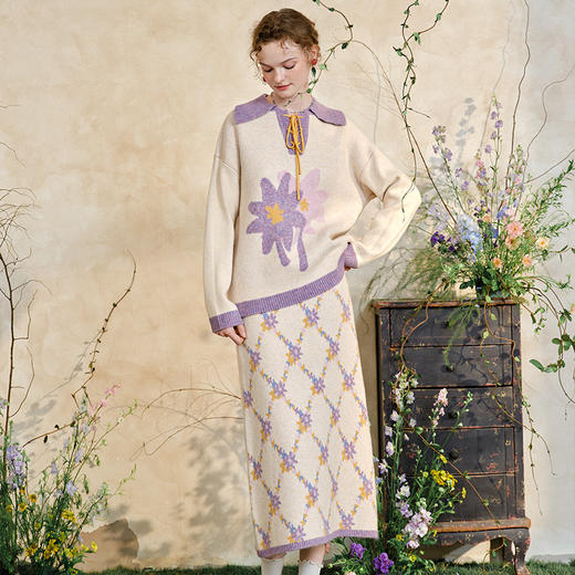 两三事双生薰草2025春新款温柔风花卉图案拼色绑带翻领套头毛衣女 商品图1