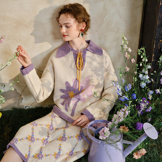 两三事双生薰草2025春新款温柔风花卉图案拼色绑带翻领套头毛衣女 商品图3