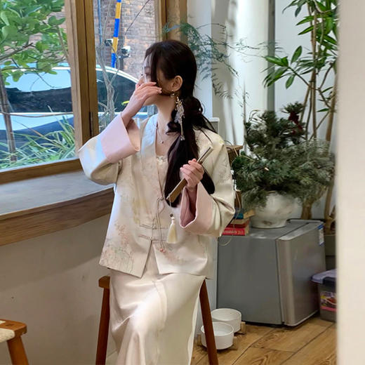 金蘑菇菇 山有木兮 木有枝/ 新中式刺绣 提花 手工盘扣锦缎外套 商品图0