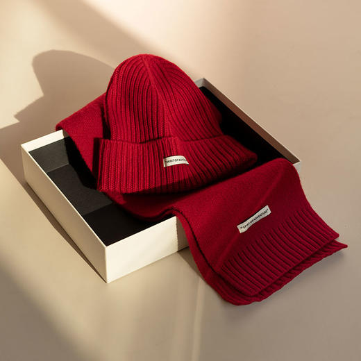 疯帽子 纯羊毛围巾毛线帽两件套装 秋冬礼盒节日圣诞送礼套装 商品图0