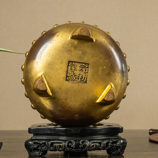 清 铜鎏金绳耳鼓钉纹香炉（紫檀盖座） 商品图3
