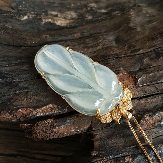 【天然正品】A货翡翠AU750收藏级黄金镶钻镶天然冰种叶子翡翠（金枝玉叶）吊坠项链吊坠：68.1*32.7*8.7MM女士现售价：9880！291024NJS09 商品图5