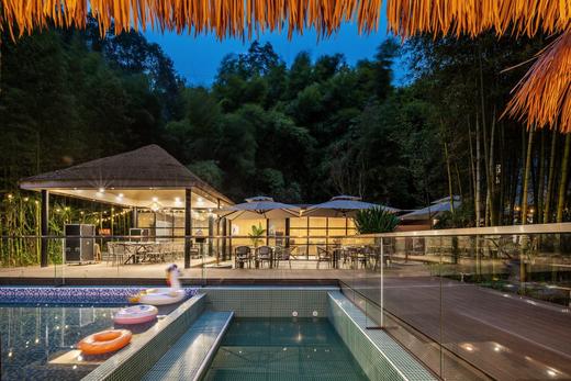 【团建优选-彭州322号院】8888元=22房包院，小鱼洞旁避暑耍水民宿，温泉+泳池、休闲露台、K歌……yybsby 商品图1