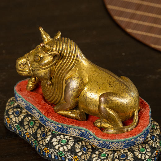 清 铜鎏金卧牛镇纸摆件 商品图2