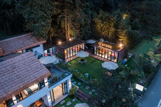 【团建优选-彭州322号院】8888元=22房包院，小鱼洞旁避暑耍水民宿，温泉+泳池、休闲露台、K歌……yybsby 商品图0