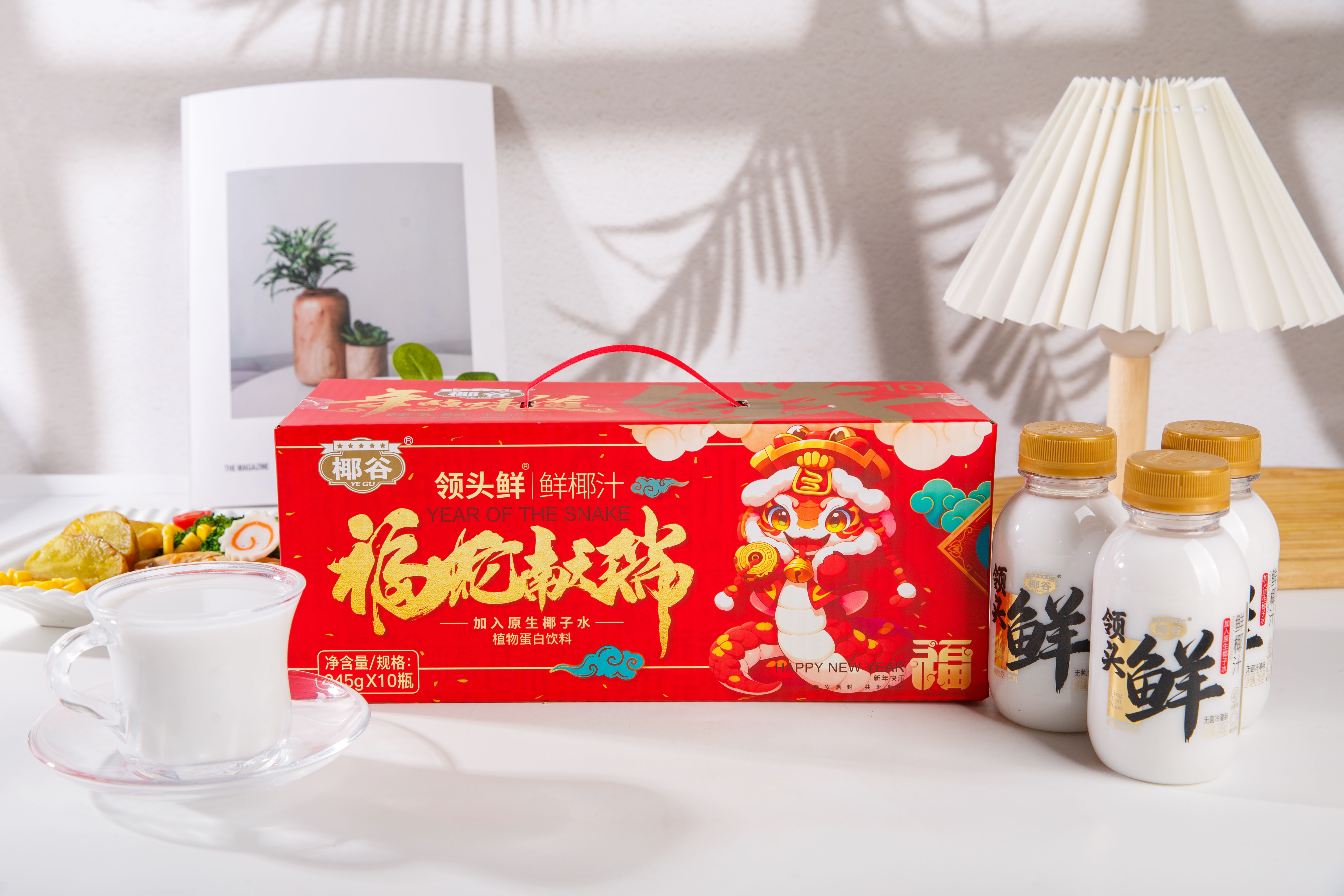 //（预售至8.13号）【椰谷蛇年领头鲜鲜椰汁】39.9🉐10瓶‼️特别添加≥5%椰子水，不甜腻☄️椰汁控停不下来的生榨椰汁！ 采用越南进口椰🥥2小时⏱鲜榨技术 
