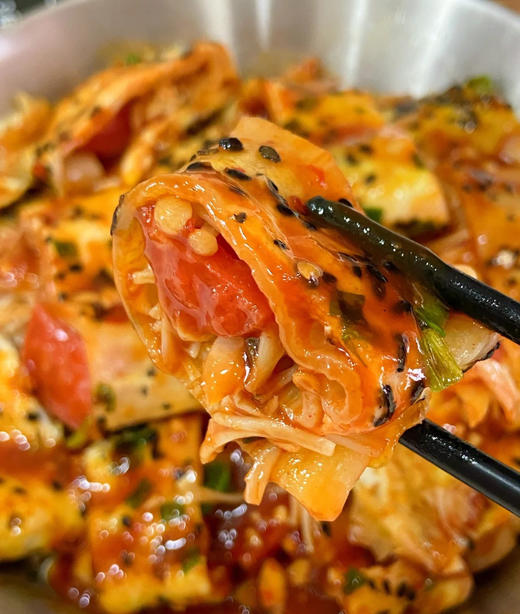 【奥斯托马烤冷面】 ️29.9🉐️40片+7同款烤冷面还送酸甜酱❗ ❗李佳琦直播间销量过万🔥在家实现烤冷面自由✨ 美味炸弹🔥色香味俱全🔥吃法多样！老少皆宜！ 商品图1