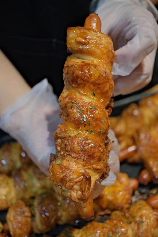 现烤面包—十三香烤肠牛角包 商品图0