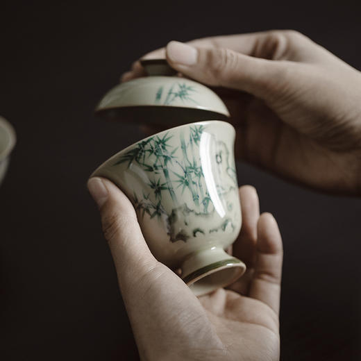 无落<手绘青花太湖石文竹春池盖碗> 商品图1