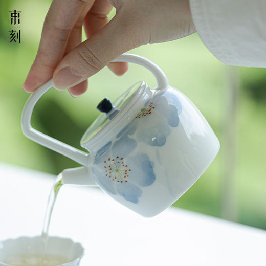 束刻<白瓷玉泥手绘提梁壶> 商品图0