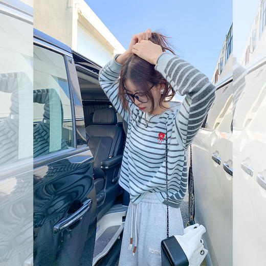 【179元任选2件】最后一波现货！爱心刺绣条纹宽松毛衣 商品图2