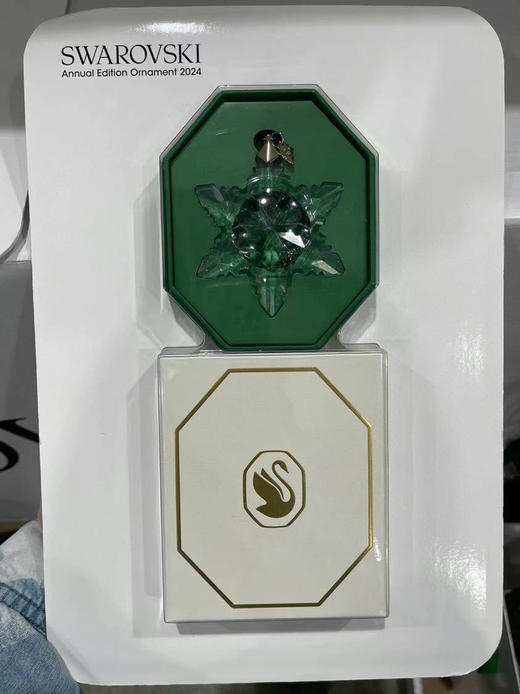 🔥¥450元/个！【年度限定必入款！】✨施华洛世奇 2024 年度限定装饰品到货啦！绿色水晶搭配雪花设计，高级感十足 商品图3