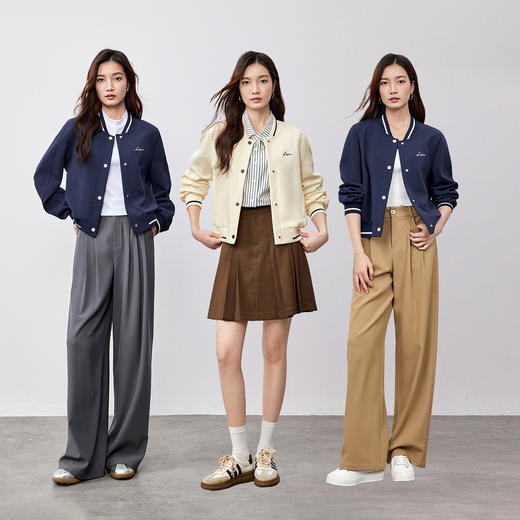 【内购】通勤简约休闲定制螺纹领艺术字母刺绣空气层针织棉棒球服外套-151W58758 商品图2