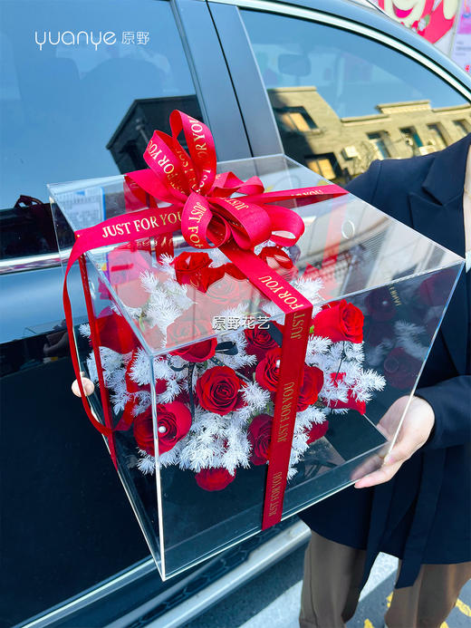 【浪漫邂逅】高档亚克力红玫瑰混搭鲜花礼盒 商品图0