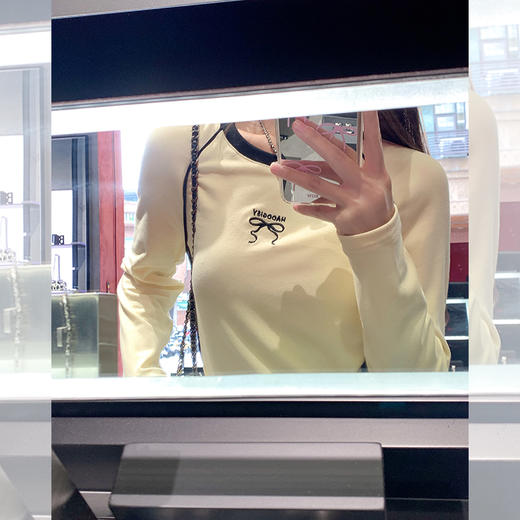 <曾小咸推荐>新品现货秒杀！卖完下架不再补 ！微信粉丝打折价！！ 蝴蝶结绣花修身打底衫 日常129.99/件 立减60 秒杀69.99/件！！ 商品图2