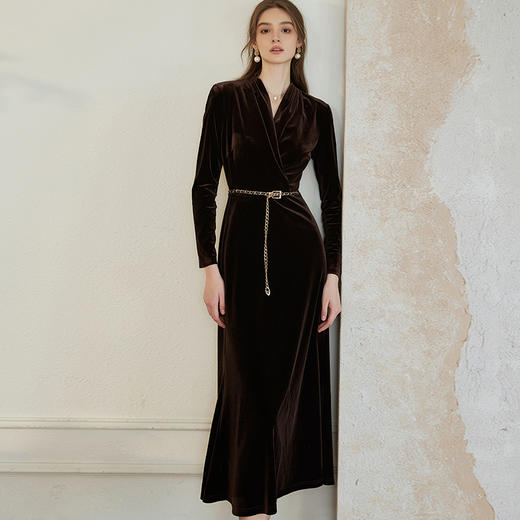 09849【新年系列】罗衣丝绒连衣裙女2025春季新款安可拉红礼服裙RJ001 商品图2