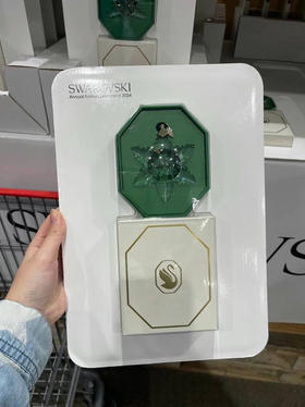 🔥¥450元/个！【年度限定必入款！】✨施华洛世奇 2024 年度限定装饰品到货啦！绿色水晶搭配雪花设计，高级感十足