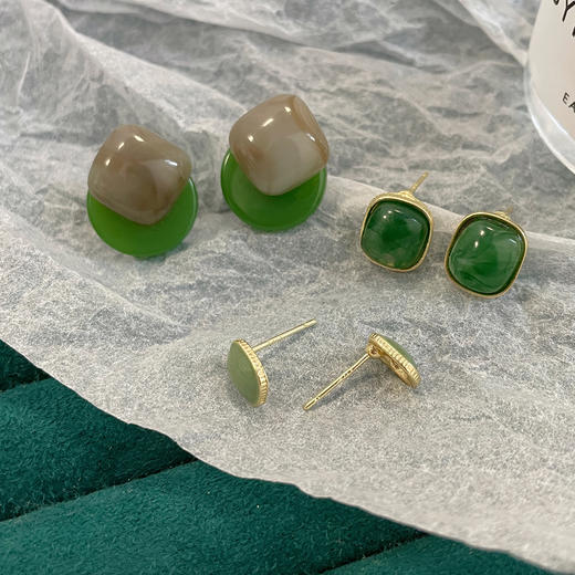 「9.9元到手！港风·复古」新品港风几何方形深绿耳钉女银针气质简约树脂古风耳饰时尚饰品 商品图2