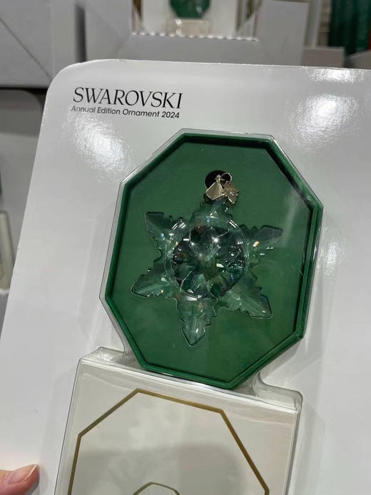 🔥¥450元/个！【年度限定必入款！】✨施华洛世奇 2024 年度限定装饰品到货啦！绿色水晶搭配雪花设计，高级感十足 商品图2