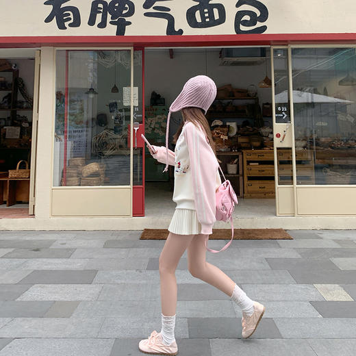 <曾小咸推荐>杏色圆领粉色插肩袖加绒卫衣 商品图4