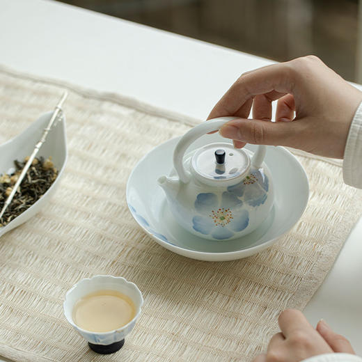 束刻<白瓷玉泥手绘提梁壶> 商品图3