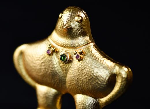 錾刻大鹏展翅碧玺胸针 商品图3