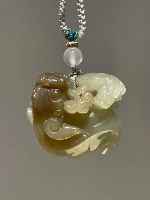 褐沁籽料白玉巧色镂雕子母瑞狮，顺丰包邮 商品图5