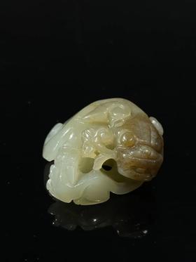 褐沁籽料白玉巧色镂雕子母瑞狮，顺丰包邮