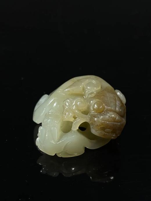 褐沁籽料白玉巧色镂雕子母瑞狮，顺丰包邮 商品图0