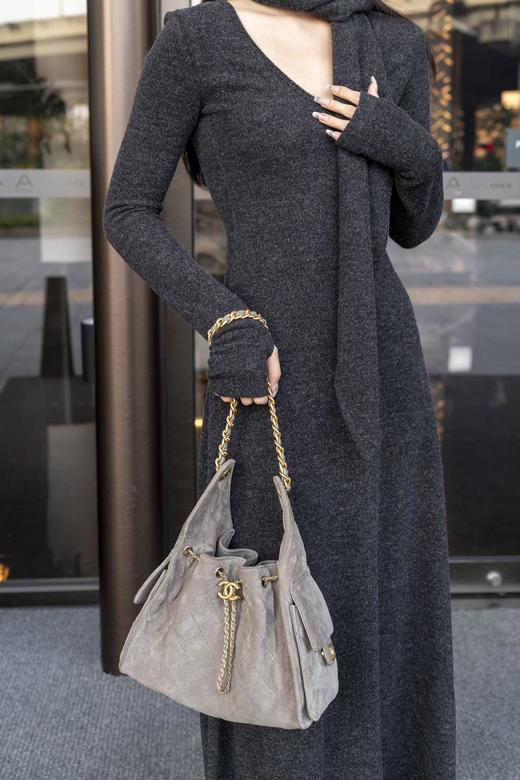 香奈儿25C灰色麂皮hoho抽绳水桶包小号（HH） 商品图9